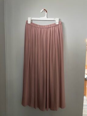 Uniqlo Pleated Midi Skirt in Dusty Rose